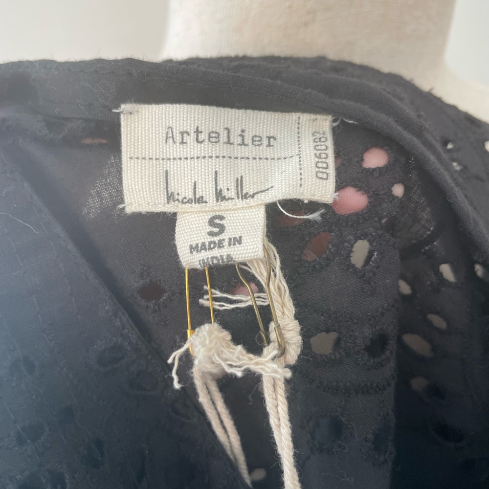 Nicole Miller Artelier Embroidered Eyelet Flutter Sleeve Top - Picture 7 of 16